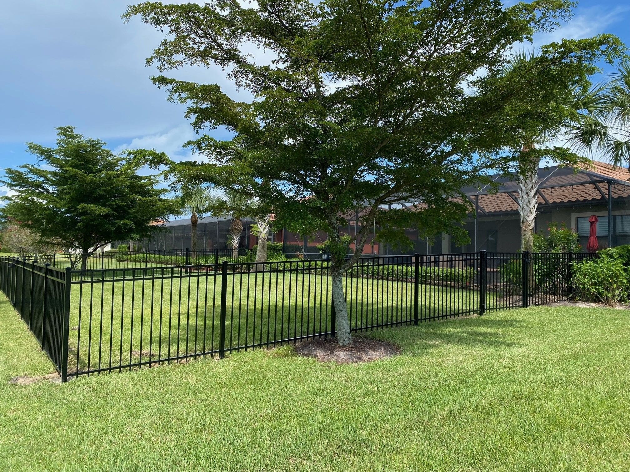 6 Signs You Need to Replace Aluminum Fencing - Fence Outlet